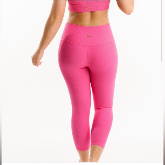 Zyia Active Pink Reve Hi-Rise Capri 20" Size 4-6 Ribbed Barbie pink material - Picture 2 of 8